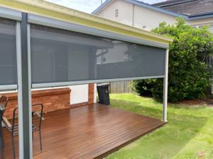 Store enrouleur électrique en <span class=keywords><strong>PVC</strong></span> coupe-vent et imperméable - Rideau de protection solaire pour gazebo et patio extérieur - Product Image 2