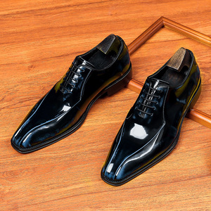 Chaussures Oxford en cuir vert italien haut de gamme, fabriquées à la main avec un design gravé au laser, élégantes et formelles - Product Image 1