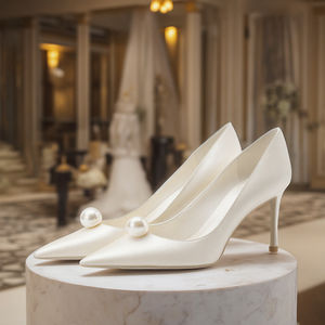 2024 talons personnalisés fournisseur femme élégant blanc pompes personnalisé perle chaussures de <span class=keywords><strong>mariée</strong></span> à talons hauts talons de mariage personnalisés pour la <span class=keywords><strong>mariée</strong></span> - Product Image 4