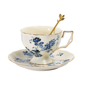 Service à thé de luxe en céramique écologique à motif de roses bleues anglaises, en promotion - Product Image 4