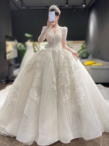 Vestido de Novia Elegante de Talla Grande con Manga Larga, Espalda con Cordones y Pedrería, Estilo Princesa, Largo hasta el Suelo - Product Image 2