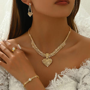 Parure de bijoux vintage éblouissante pour mariée, avec collier et boucles d'oreilles en forme de cœur orné de strass, plaqué or et argent, idéale pour mariages, fêtes et la Saint-Valentin - Product Image 2