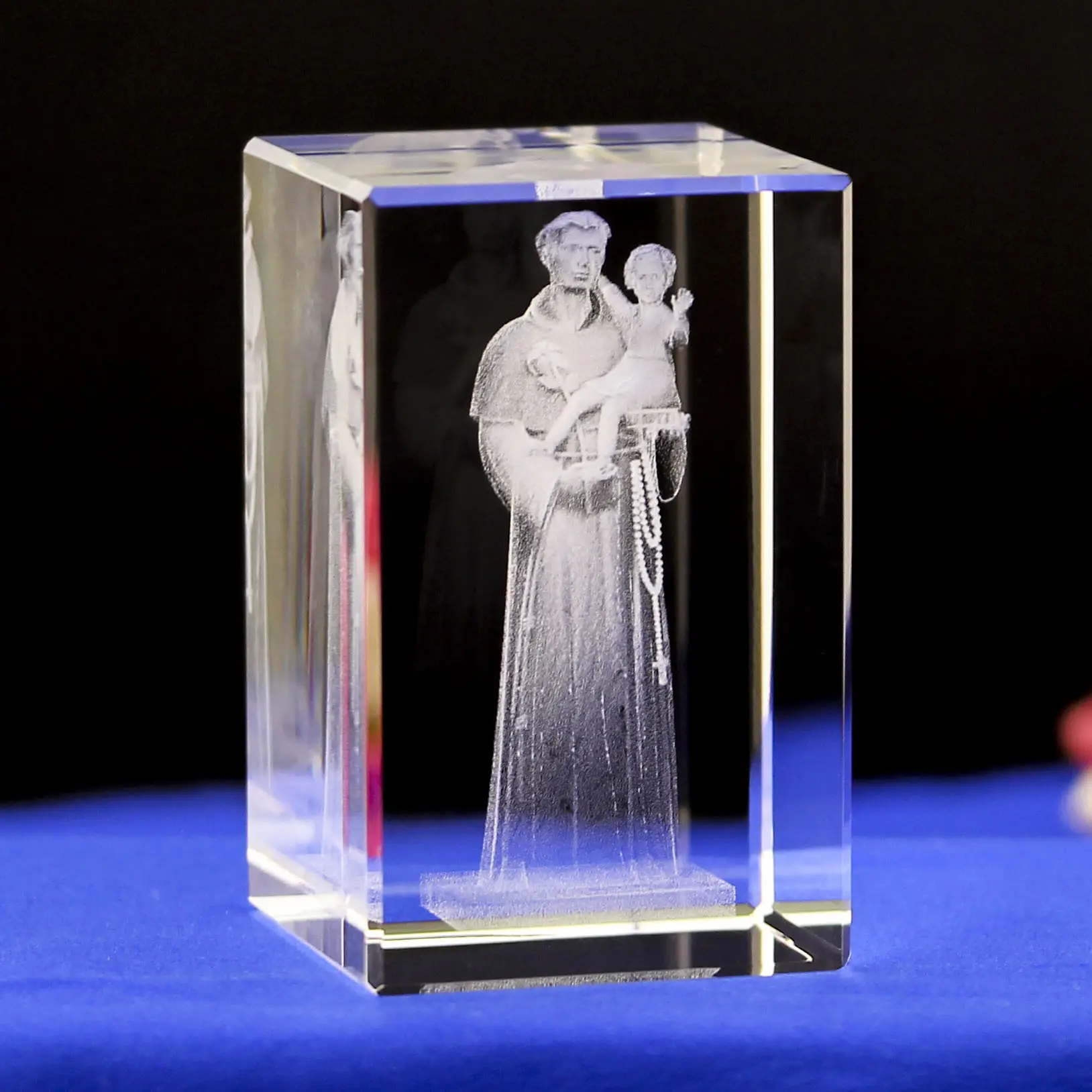 Led베이스가있는 EU 크리스탈 볼 3D 레이저 에칭 예수 레이저 에칭 크리스탈 유리 큐브