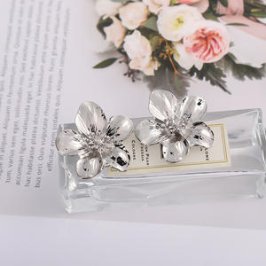 Boucles d'oreilles tendance à <span class=keywords><strong>double</strong></span> couche <span class=keywords><strong>en</strong></span> forme de fleur, bijoux créatifs pour femmes, style décontracté et brillant, fabriquées <span class=keywords><strong>en</strong></span> Chine - Product Image 2