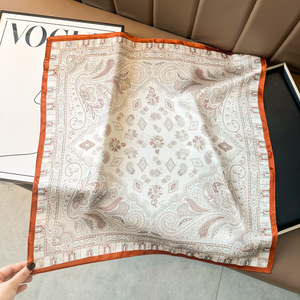 Foulard carré 100 % soie de mûrier pour femme, imprimé cachemire vintage, petit bandana en soie, foulard de luxe pour le cou, accessoire pour cheveux et sac - Product Image 3