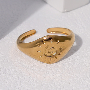 Anillo de Acero Inoxidable de Gran Venta en Europa y América, Estilo Vintage de Lujo Ligero, Símbolo de Oro de 18K, Estilo Instagram - Product Image 4