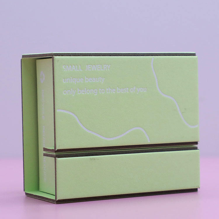 สีเขียวอ่อน