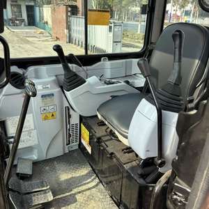 Excavadora Hidráulica Mini Caterpillar 303.5E CR de 3.5 Toneladas con Giro de Cola Cero para Construcción Urbana y Paisajismo - Product Image 4