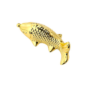 ที่วางตะเกียบรูปปลาสีทอง อลูมิเนียมอัลลอยด์ สำหรับโรงแรม ร้านอาหาร ชุด 6 ชิ้น พร้อมกล่องสี - Product Image 1