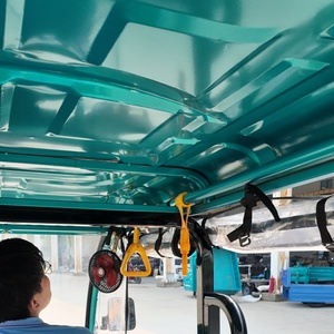 รถสามล้อไฟฟ้าสำหรับผู้โดยสาร พร้อมหลังคาพีวีซีใส และผ้าคลุมกันฝนด้านข้าง พร้อมราวหลังคา สำหรับเส้นทางขนส่งสนามบิน - Product Image 5