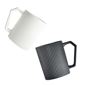 Taza de Café de Cerámica Negra Moderna y Personalizada, Diseño de Esmalte Único en Colores Personalizados, Apta para Microondas, Precio al por Mayor para Té, Café, Agua y Cerveza - Product Image 3