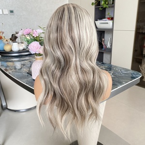 วิกผมสังเคราะห์คุณภาพสูงแบบพรีเมียม สีบลอนด์ประกายเทา  ขนาด 13x4 HD Lace  ไม่ต้องใช้กาว  ทนความร้อน  ลอนธรรมชาติ  ขายส่ง - Product Image 6