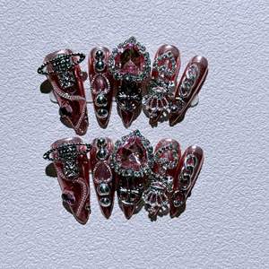 Patchs d'ongles en résine réutilisables style sombre inspiré des Spice Girls, motifs ciel étoilé de dessin animé, pour ongles en forme d'amande - Product Image 1