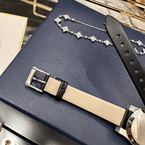 Montre en quartz incrustée de cristaux pour femme avec bracelet assorti, bracelet en cuir noir, coffret cadeau Chopards - Product Image 6