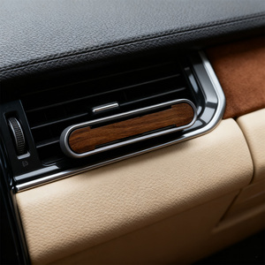 Diffuseur de parfum de voiture en bois personnalisé avec logo, clip de ventilation en bois massif, diffuseur en copeaux de bois vierge pour cadeaux promotionnels - Product Image 1