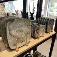 Plateau de service rectangulaire en marbre poli, onyx et jade vert, avec taille et épaisseur personnalisables pour la décoration de la maison