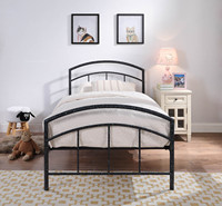 Cadre de lit en acier robuste et moderne avec assemblage sans outil et hauteur réglable pour lit Queen Size, idéal pour hôtels et appartements