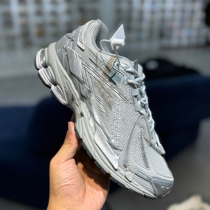 Chaussures de sport unisexes tendance en cuir véritable de haute qualité, à lacets, résistantes aux chocs et antidérapantes, à semelle épaisse - Product Image 2