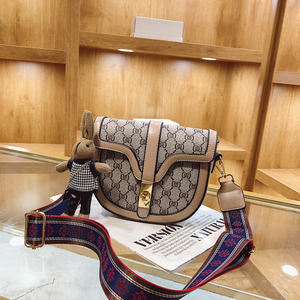 Sac à main pour femme au design français - Tendance et élégant. Large gamme d'utilisations. Avec fermeture éclair et bouton-pression. Sac bandoulière.553 - Product Image 4