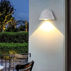 Elegante Lámpara de Pared LED con Forma de Campana para Espacios Modernos - Product Image 2