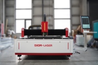 Penjualan Besar Mesin Pemotong Laser Serat CNC 3KW Pemotong Logam Serat Baja Karbon SS Dengan CE