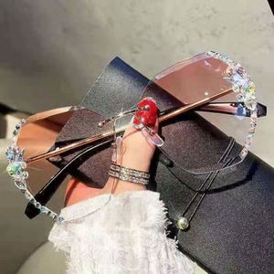 Lunettes de soleil Mairun Mr01 de luxe vintage sans monture avec strass pour femme, noires, dégradées, miroir UV400, effet diamant scintillant - Product Image 4