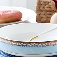 Service d'assiettes en porcelaine fine, rondes, blanches, avec bordure dorée, pour la salle à manger