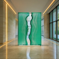 Sculpture en résine blanche et turquoise dégradée personnalisée JingYue, forme de plume ondulée, décoration intérieure de hall d'entrée, ornement de fontaine d'eau