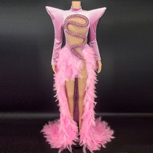 فساتين نسائية من نوكانس نوفانس، تشكيلة جديدة 2023، فستان سهرة وردي مزين بالريش والماس، فستان سهرة أنيق وجذاب للحفلات - Product Image 1