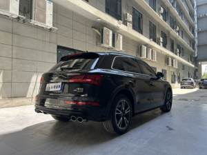 Voiture d'occasion Audi Q5L 2020 <span class=keywords><strong>45</strong></span> <span class=keywords><strong>TFSI</strong></span> Premium Fashion Edition 2.0T <span class=keywords><strong>quattro</strong></span> AWD SUV - Product Image 4