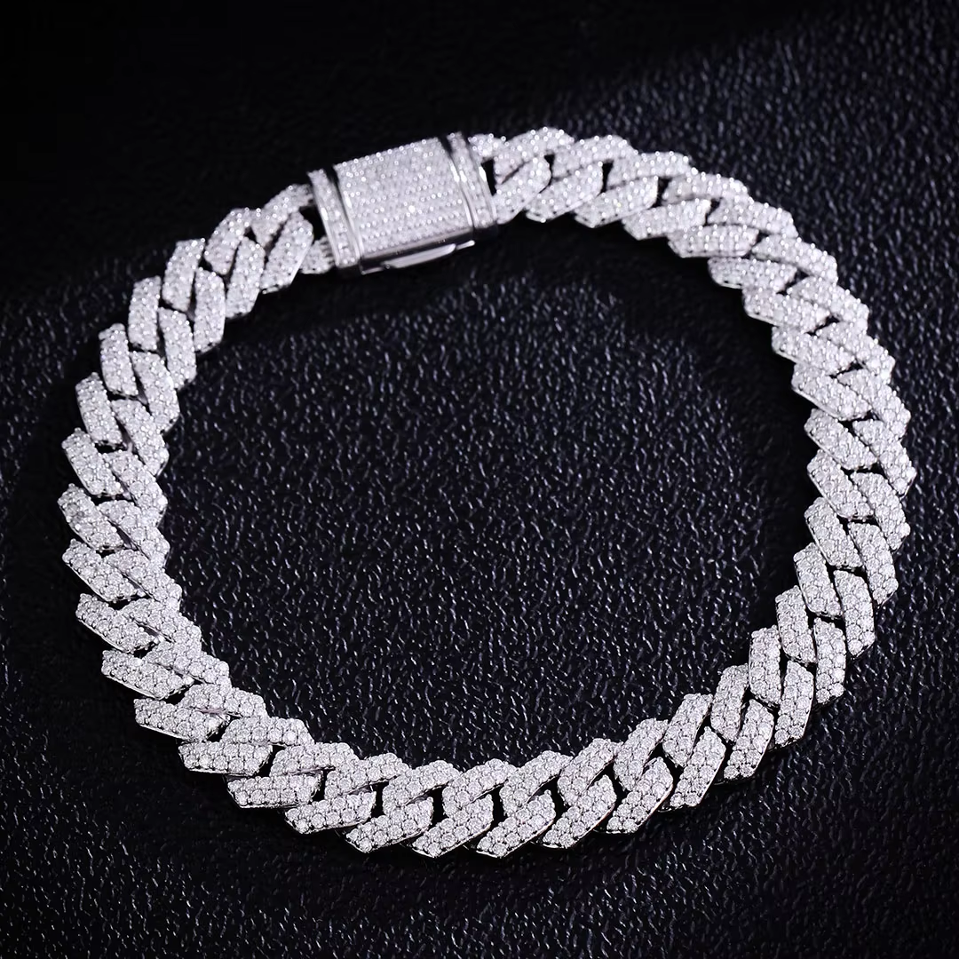 Ancho 8mm Cadena cubana de plata 925 con moissanita