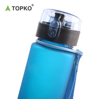 TOPKO Bouteille d'eau de sport en plastique sans BPA avec logo personnalisé anti-fuite 560ml/1000ml