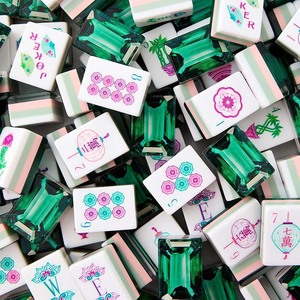 Tuiles de mahjong personnalisées à trois couches gravées, jeu de mahjong américain nacré de 160 tuiles, jeux de société pour adultes, enfants et famille - Product Image 6