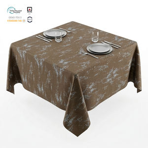 Mantel Rectangular de Poliéster Jacquard Floral Color Marfil Clásico de 90x156 Pulgadas, Duradero, Ecológico y Personalizable para Uso en Banquetes - Product Image 1