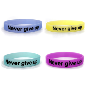 Venta al por mayor y Spot Never <span class=keywords><strong>Give</strong></span> <span class=keywords><strong>Up</strong></span> <span class=keywords><strong>on</strong></span> Glow Pulseras Baloncesto Fútbol Club Pulseras de silicona para juegos Regalos - Product Image 4