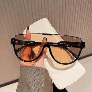 Gafas <span class=keywords><strong>de</strong></span> <span class=keywords><strong>Sol</strong></span> <span class=keywords><strong>de</strong></span> Una Pieza con <span class=keywords><strong>Lentes</strong></span> Grandes y Montura Media, Elegantes para Mujer, Color Marrón Oscuro, Protección UV400 - Product Image 1