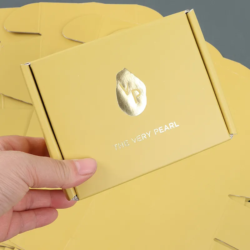 Caja de envío de joyería de cartón estampado de papel de aluminio con logotipo dorado de diseño de lujo