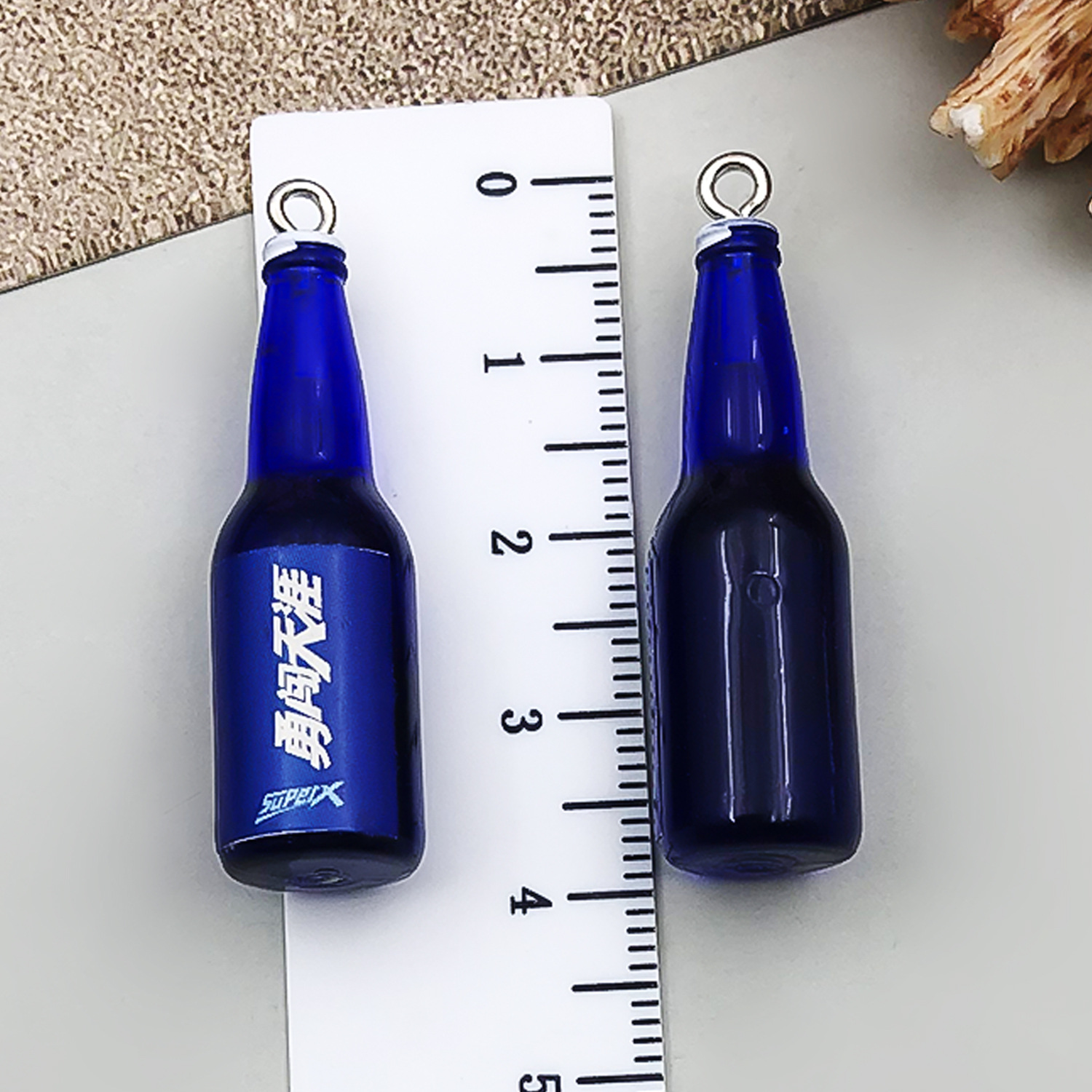 1 bouteille de bière acrylique bleu transparent-39x11x11mm-24g-24391