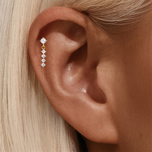 Pendientes de Plata de Ley S925 con Baño de Oro de 18K, Pequeños, con Borlas de Circonitas 5A, Cadena de Flecos, Parte Trasera Plana, Calibre 16G, para Perforaciones de Cartílago - Product Image 4