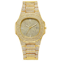 Montre de luxe unique pour hommes avec diamants pour hommes montre carrée lumineuse en or cadran de marque personnalisé montre-bracelet à quartz de luxe en zircon glacé
