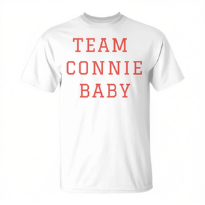 Camiseta Promocional Blanca con Cuello Redondo para Bebés del Equipo Connie - Product Image 3