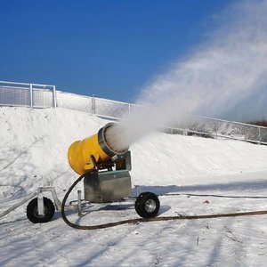 Machine à neige jaune à grande capacité, équipement de neigement extérieur pour stations de ski et zones de jeux - Product Image 1