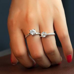 Anello di fidanzamento da donna F1286 in oro bianco con diamante taglio brillante rotondo, colore G naturale, stile classico - Product Image 1