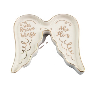 Bandeja de estilo hoja de plátano con borde dorado y plumas verdes oscuras: platos de cerámica para almacenamiento de baratijas de frutas y joyas de lujo - Product Image 1