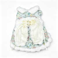 Robe de princesse impériale de luxe pour animaux de compagnie, personnalisée, en tissu jacquard doré en coton, avec pompons en fourrure moelleuse et jupe en dentelle superposée pour chiens et chats