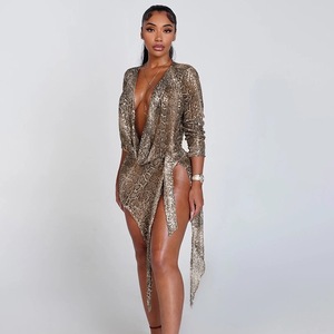 <span class=keywords><strong>Abito</strong></span> Mini Elasticizzato alla Moda <span class=keywords><strong>con</strong></span> Stampa, Scollo <span class=keywords><strong>Profondo</strong></span> a V, Maniche Lunghe, <span class=keywords><strong>Spacco</strong></span> e Cintura - Product Image 1