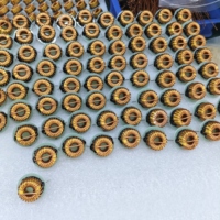 Bobine d'inductance à noyau de ferrite jaune et blanc T8026B-26MH verticale non scellée pour stockage d'énergie et suppression de bruit 10A 10mH
