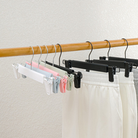 Funktionelle Household Frosted Plastic Pant Hangers mit rutsch festem, spurlosem Design und Dry-Wet Dual