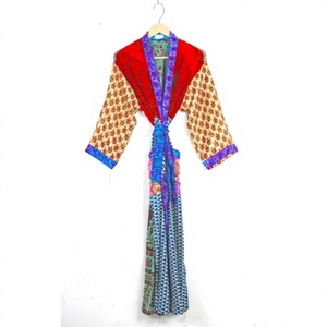 Kimono de satén de seda estampado hecho a mano para mujer, con cuello en V, cierre con cordón, diseño patchwork hasta la rodilla, transpirable, ropa de playa - Product Image 1
