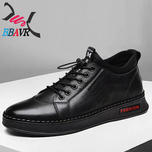 รองเท้ารุ่นล่าสุด รองเท้าผู้ชายใส่สบาย รองเท้าลำลองแบบแบน - Product Image 1